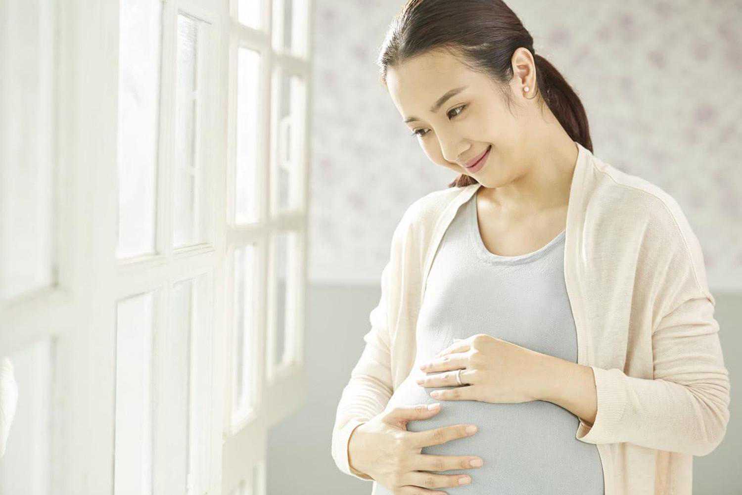 为何你孕5个月不显怀，别人2个月腰围就大一圈？取决于哪些因素